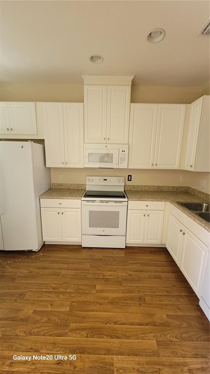 Building Photo - 8810 Walnut Gable Ct