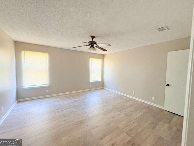 Building Photo - 142 Woodvalley Ct