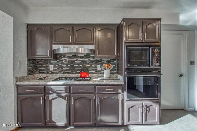 Building Photo - 6344 Via Aventura Dr