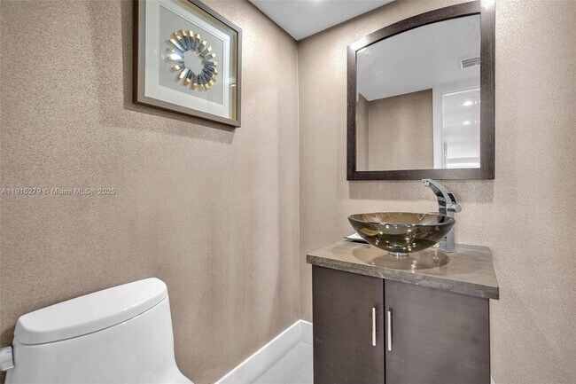 Building Photo - 3507 Oaks Way