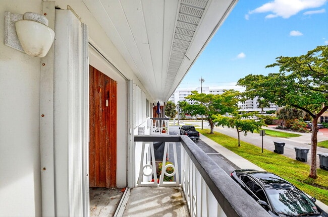 Building Photo - 510 Lake Shore Dr