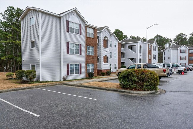 Building Photo - Spacious 3BR Condo in Fayetteville