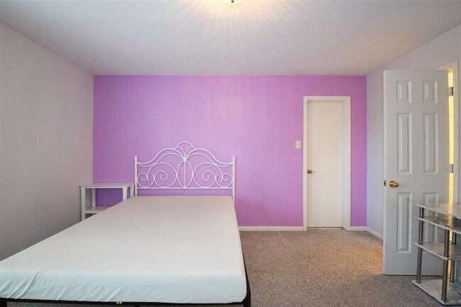 Building Photo - 18719 Racquet Sports Way