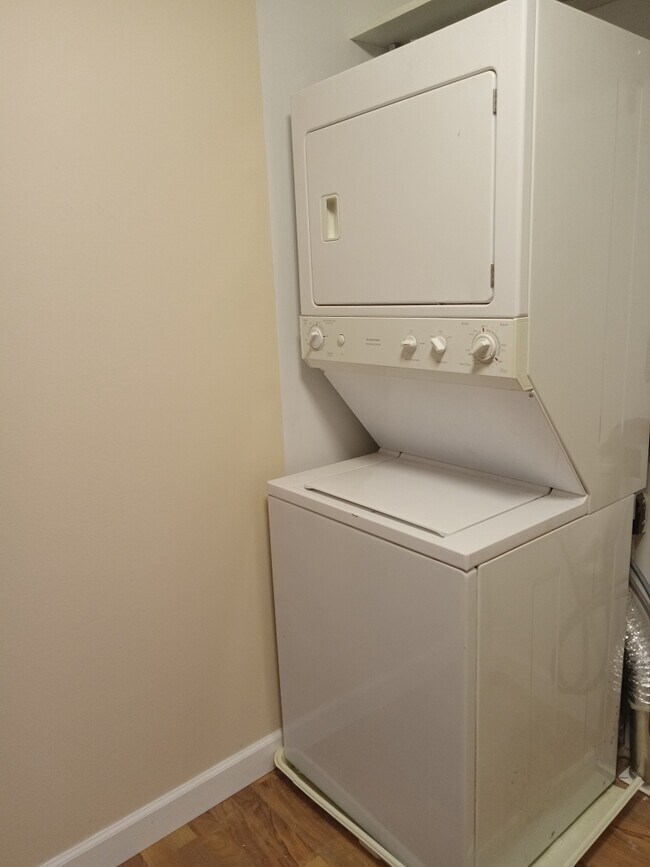 Building Photo - 5538 E Lake Dr