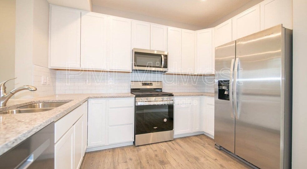 Building Photo - 2557 Lamar Dr