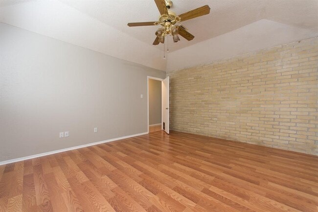 Building Photo - 16031 Windom Dr