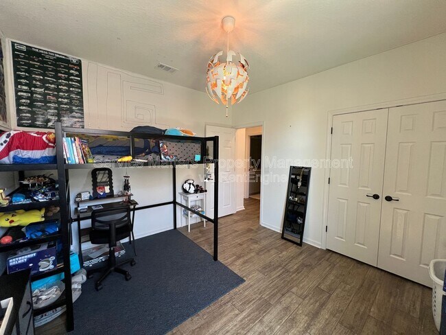 Building Photo - 4130 Lazy Breeze Ln