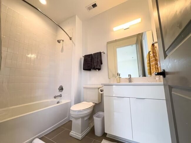 Building Photo - Gorgeous Townhome For Rent in the heart of...