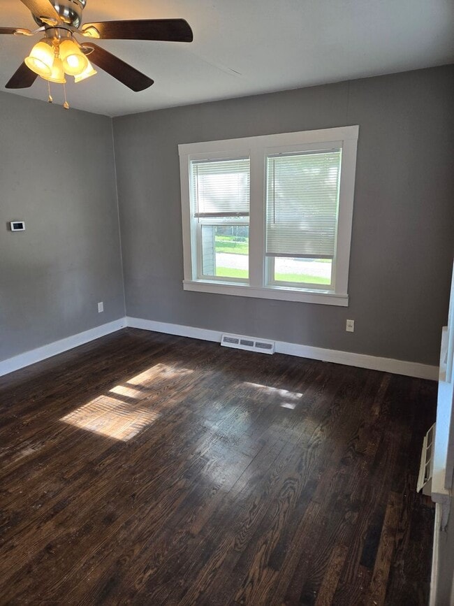 Building Photo - Charming 2-Bedroom Home with Open Floor Plan & Fenced Backyard