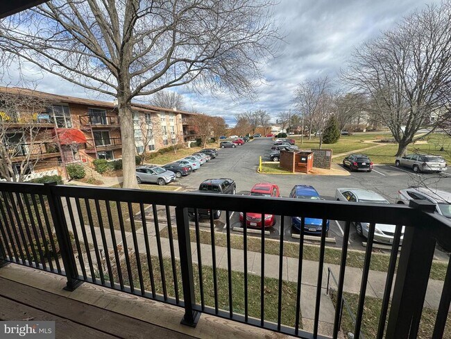 Building Photo - 214 Locust St SE