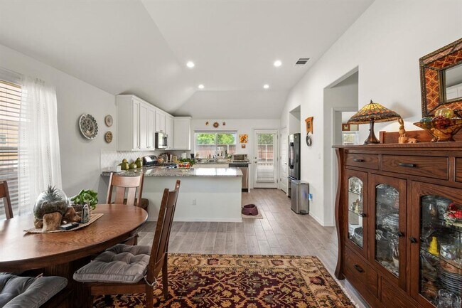 Building Photo - 128 Riverhill Dr