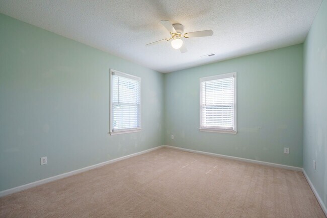 Building Photo - 5142 Blackberry Ln