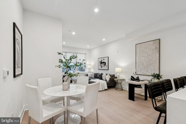 Building Photo - 30 W Allens Ln