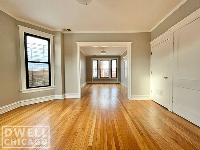 Building Photo - 5143 N Clark St