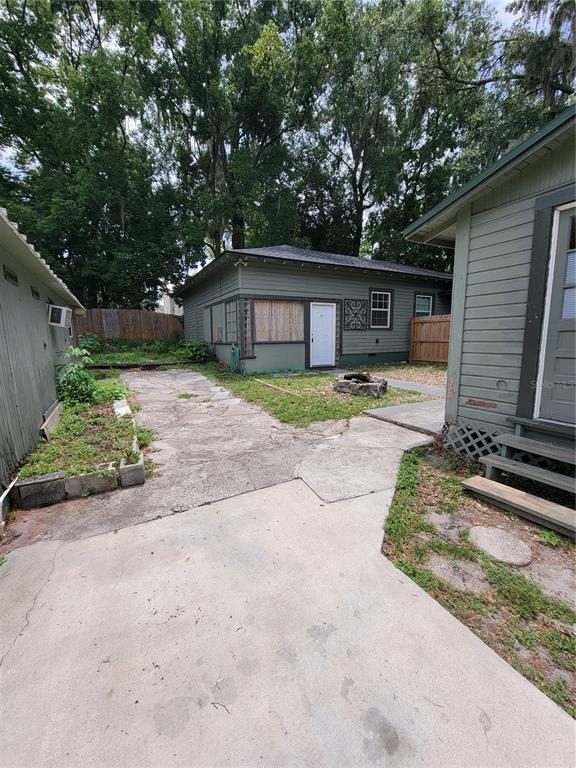 Building Photo - 219 NE Tuscawilla Ave