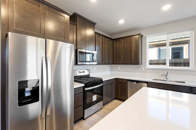 Building Photo - 4 BED | 3 BATH | SINGLE-STORY
