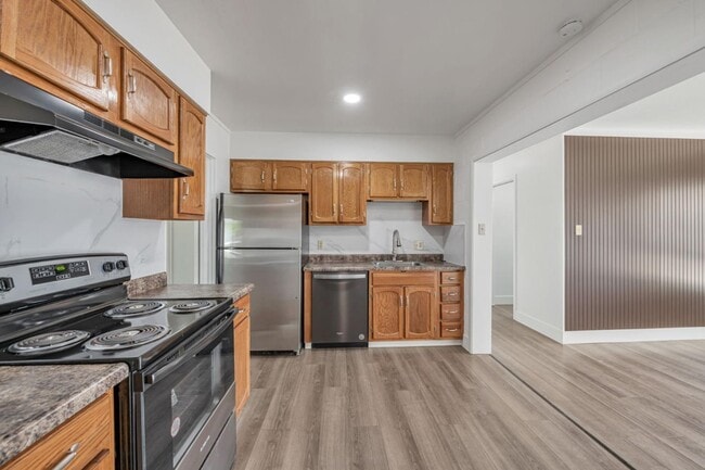 Building Photo - 5400 Valletta Way