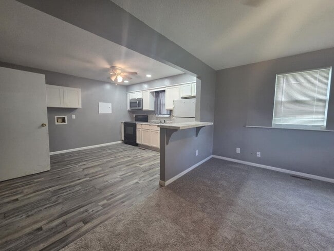 Building Photo - Updated Duplex for Rent