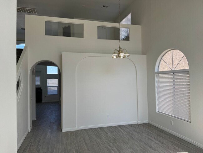 Building Photo - New flooring and kitchen. No neigbors behi...