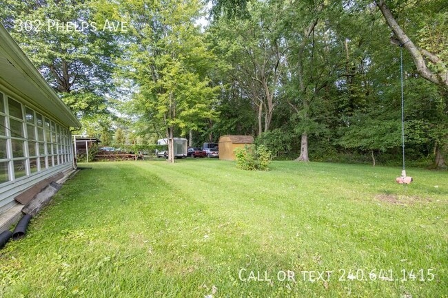 Building Photo - 302 Phelps Ave