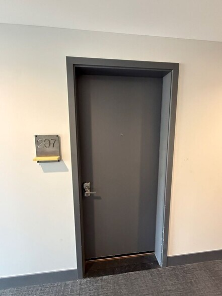 Building Photo - 2718 Pine St