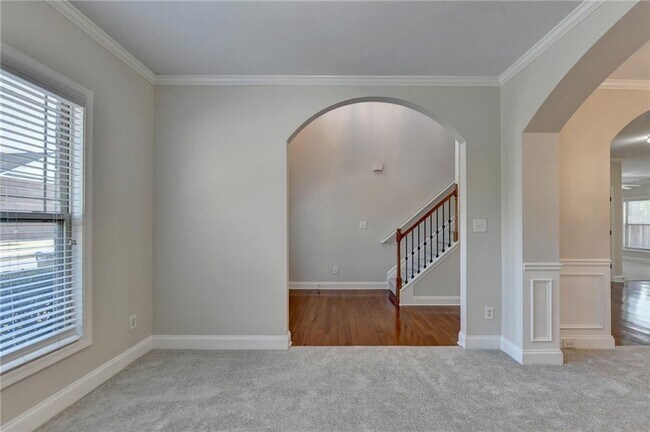 Building Photo - 522 Suwanee Oaks Dr NE