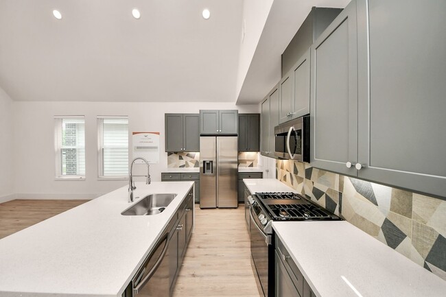 Building Photo - 1042 Homer St