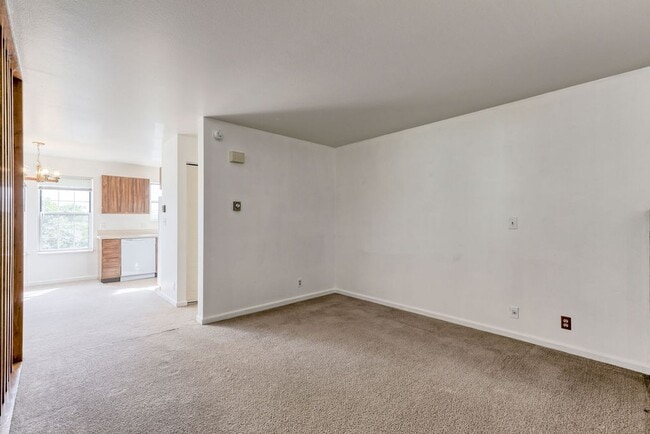 Building Photo - 3200 Azalea Dr