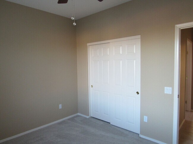 Building Photo - ADULT COMMUNITY 45+ - Great Home in Sun Ci...