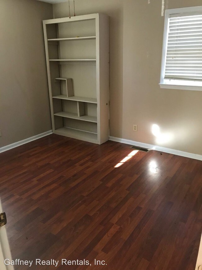 Building Photo - 3 br, 2 bath House - 612 College Dr