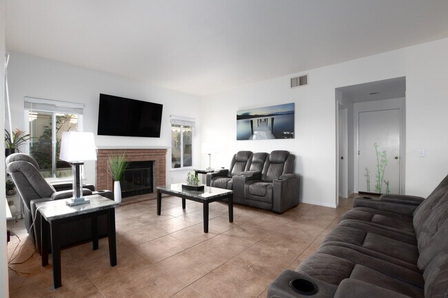 Building Photo - 14350 Classique Way