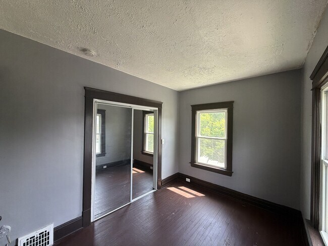 Building Photo - 3552 E 138th St