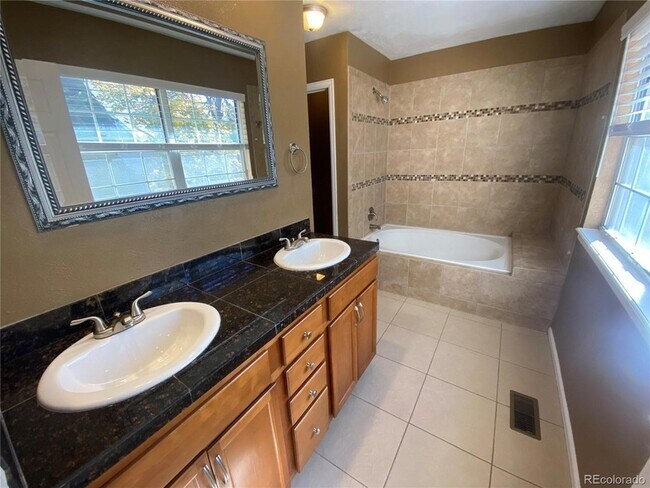 Building Photo - 13392 E Asbury Dr