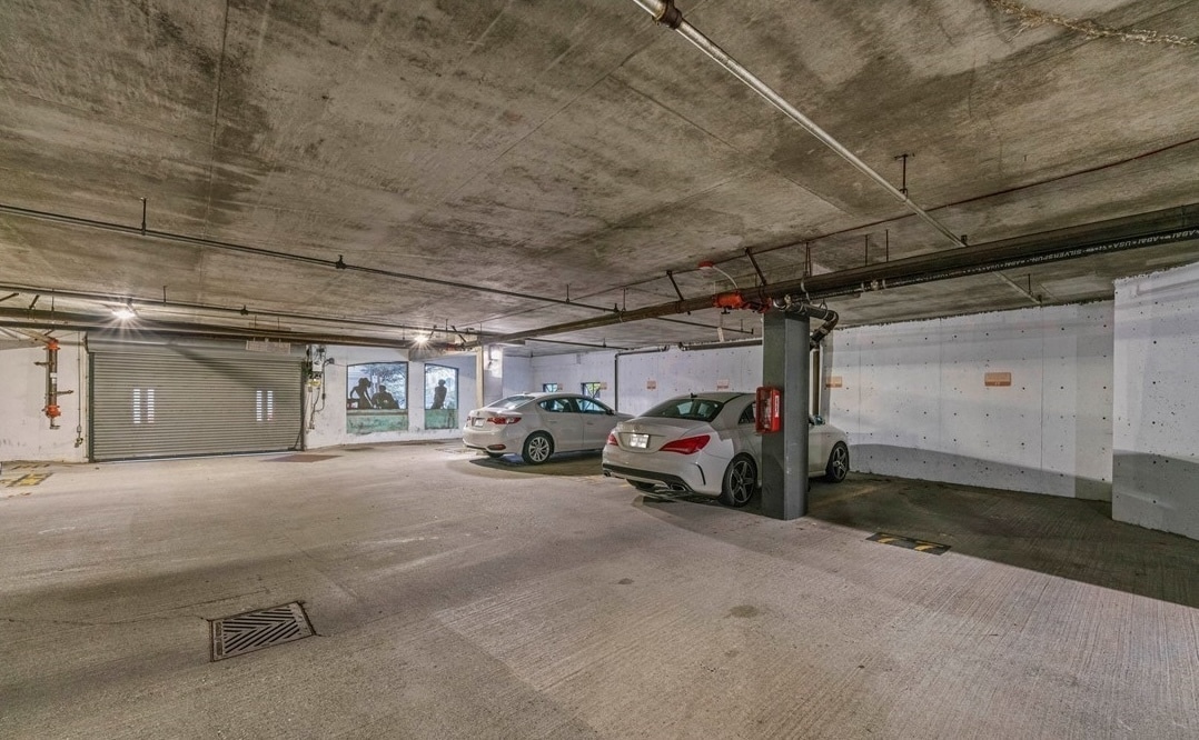 Building Photo - 3028 Western Ave