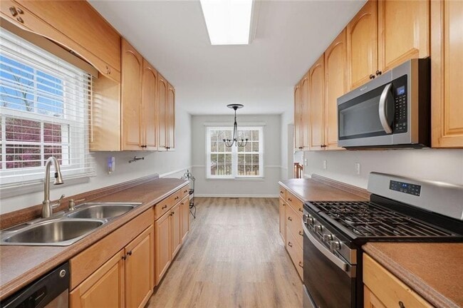 Building Photo - 638 Oberlochen Way