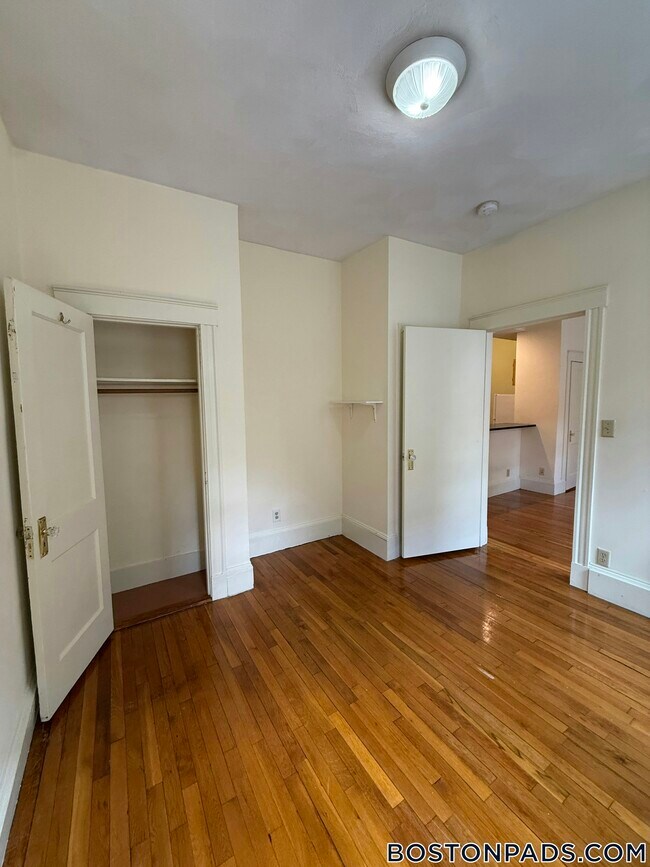 Building Photo - 55 Queensberry St