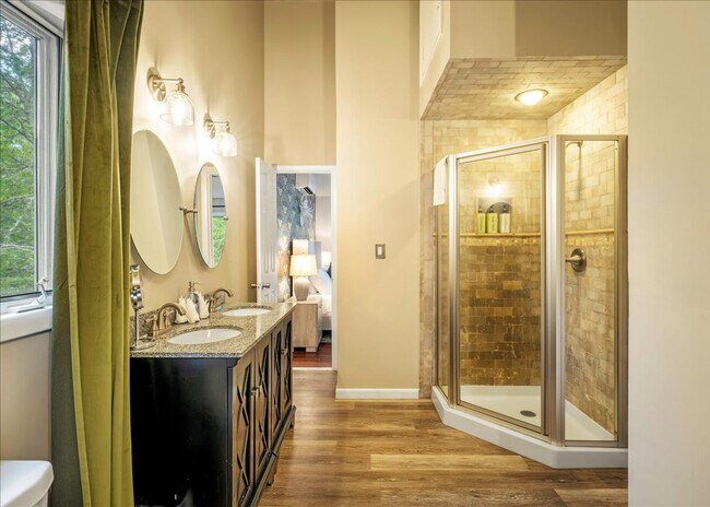 Building Photo - 1825 Jennifer Dr