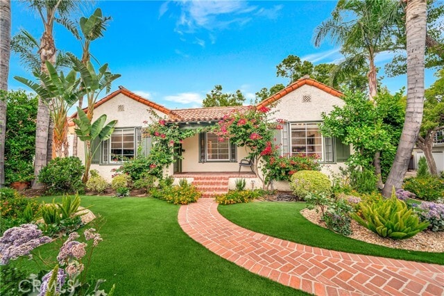 Building Photo - 546 S Beachwood Dr