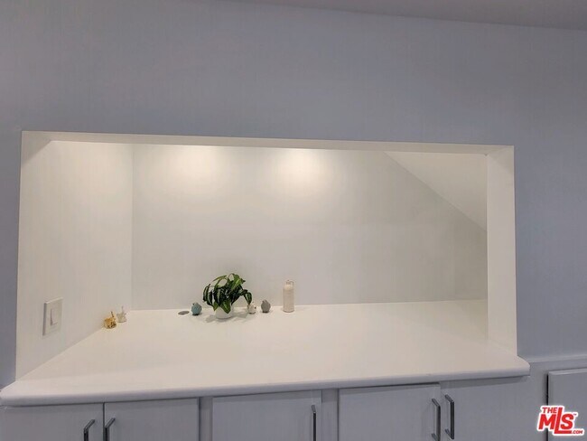 Building Photo - 825 Broadway St