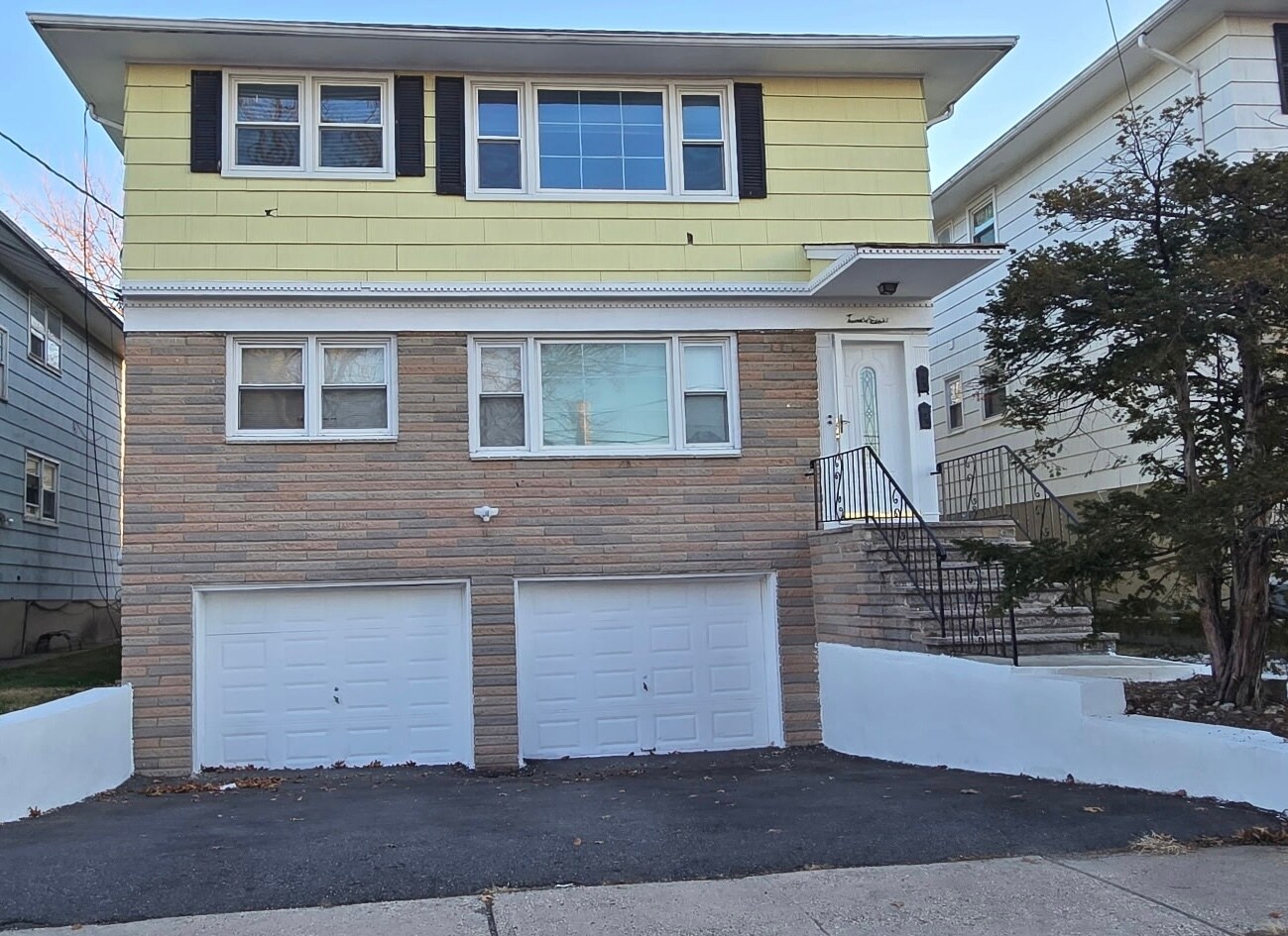 Building Photo - 28 Young Ave