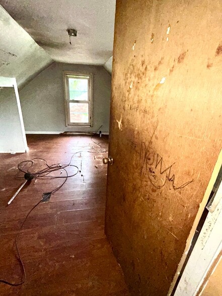 Building Photo - 8824 Huiskamp Ave