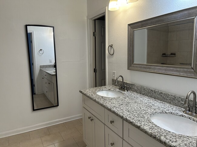 Building Photo - 5315 Cross Creek Dr