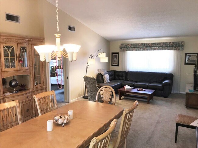 Building Photo - 6028 Oak Creek Ln