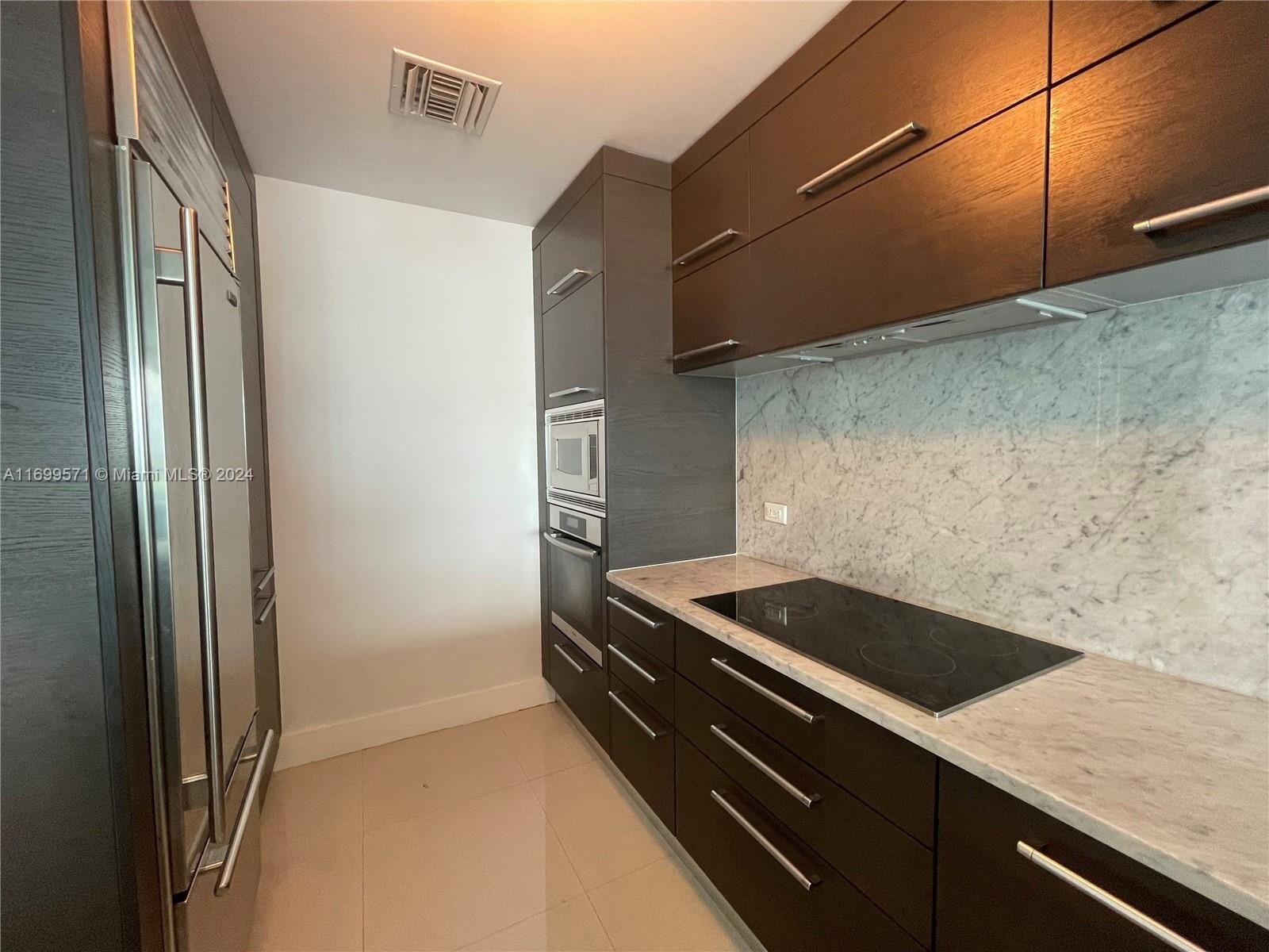 Building Photo - 900 Biscayne