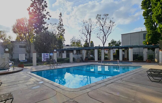 Building Photo - Beautiful 2 Bedrooms, 1 Bath Condo in Grea...