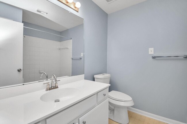 Building Photo - 10403 Shadow Oaks Dr