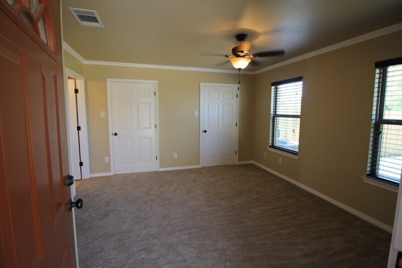 Building Photo - 935 /937 Robineta Ln