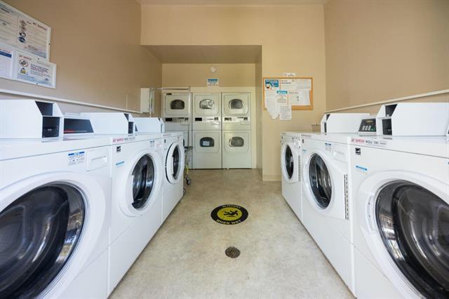 Building Photo - 135 Piccadilly Pl