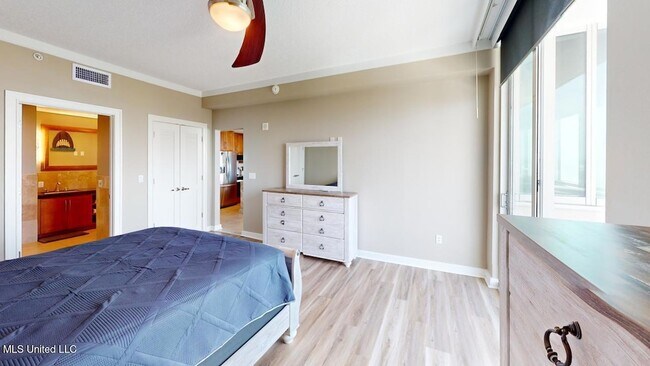 Building Photo - 2060 Beach Blvd