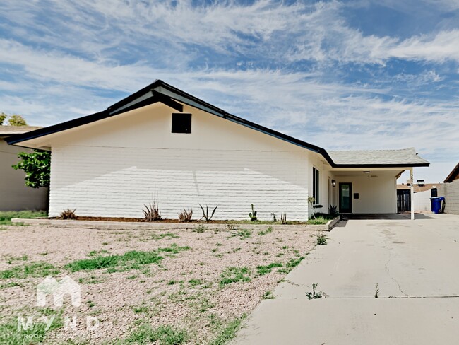 Primary Photo - 2528 E Hermosa Dr